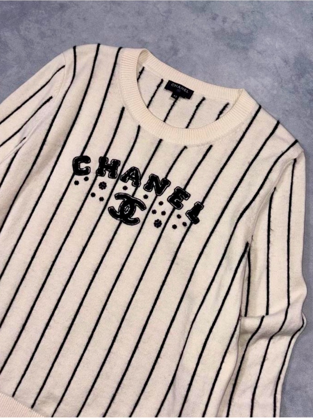Authentic CHANEL Cashmere Black Stripe Knit Crewneck Sweater Size 40 (US 8-10) - Picture 8 of 9